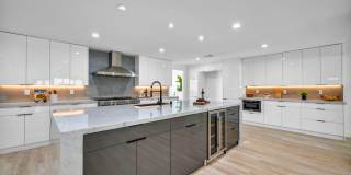 Meticulously renovated single-story contemporary estate Gallery 7