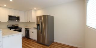 Beautiful, recently remodeled 1 bedroom 1 bathroom condo available now - MOVE IN SPECIAL Gallery 6