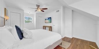 4924 SHETLAND AVENUE Gallery 23