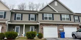 3 Bedroom 2.5 Bathroom Townhome in Mechanicsburg! Gallery 1