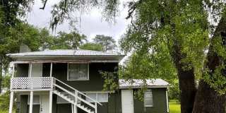 Cozy Upper Unit in Downtown Guyton – 2BR Living with Small-Town Charm Gallery 1