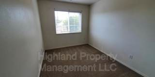 322 NE Whitman St Gallery 15