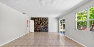 Come see this beautiful 4/2 single family home Gallery 10