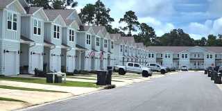 Convenient Location! Beautiful 3/2.5 Townhome w/ Pool Community! Gallery 21