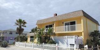 Remodeled Beachside Townhome-Steps from the Beach Gallery 1