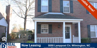 Recently updated 2 BD/1.5 BA End Unit Townhome w/Community Pool Gallery 1