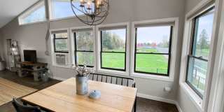Portland Loft: Fully Furnished Loft Living with views of the golf course $300 Utility Fee Gallery 12