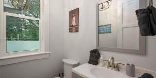 545 SW Indianola St Gallery 16