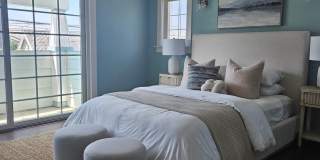 3 Bedroom Plus Home with Roof Top Deck Gallery 3