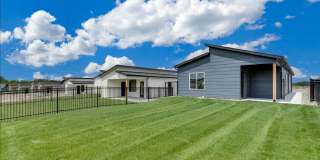 Beautiful Five Bedroom, Two Bathroom Gallery 16