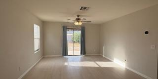 Tile flooring, 2 beds, 1 bath, 964 sqft, 2-car garage Gallery 5