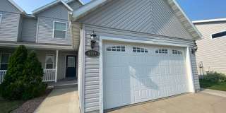 A RELAXING RETREAT - 3 bd/2.5 bath Twin Home for Rent Gallery 1