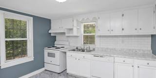 Charming 2 Bedroom Home, close to USC & located on a Large Lot! Gallery 12
