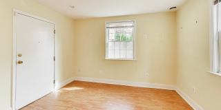 Bright and spacious 1-bedroom/1-bathroom condo available! Gallery 6