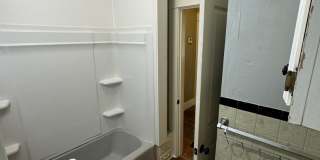 Super cute and close to Querbes Park.... Super cute and close to Querbes Park.... Gallery 12