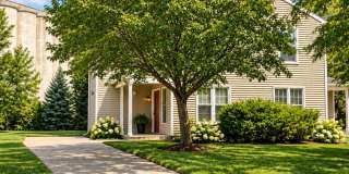 FREE RENT UNTIL 11/1 ! Updated 3 Bedroom Duplex Townhome Gallery 1