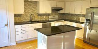Beautiful 3 Bedroom Townhome In Bloomfield/Shadyside.  Ideal Location.  Available Late August. Gallery 4