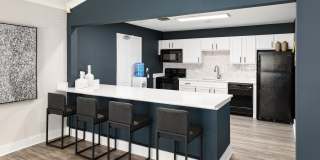 Williamsburg Gallery 7