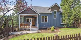 Cozy 1 Bed with Large Loft and Fenced Yard Gallery 1