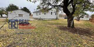 4 bedroom 2 bath - 1 Car Detached Garage - Small dog negotiable Gallery 35