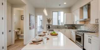 Beautiful Townhome in Southeast Denver Gallery 9
