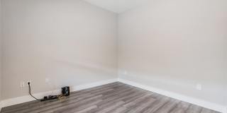 2321 W Green St Gallery 29