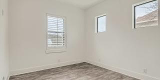 425 E Mistletoe Ave. Gallery 9