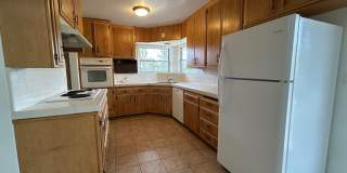 5 Bedroom, 3 Bath in College Area!! Gallery 7