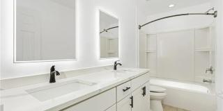 Stunning 5 Bedroom 2.5 Bath w/Den Gallery 13