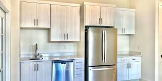 Room For Rent In Excellent Condo Gallery 1