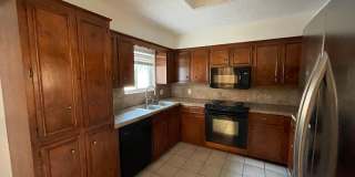 3/2 Southside 1800 sqft, pet friendly, enclosed yard Gallery 8