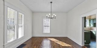 Charming 3 Bed, 2 Bath Midtown Home with Huge Fenced Backyard! Gallery 8