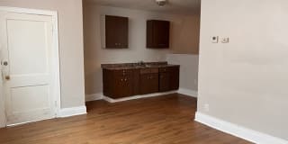 1952 Clinton Street - Lower Front Gallery 1