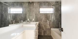 Beautiful Home in Nichols Hills + 3 bedrooms Gallery 25