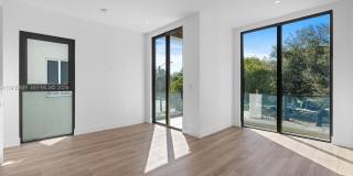 1247 SW 13th Ave Gallery 17