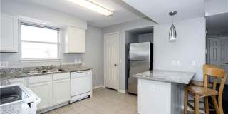 Stunning Renovation - New Hardwood flooring, tile in Kitchen. Granite countertops, breakfast bar Gallery 12