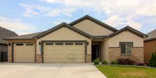 3 Bedroom, 2.5 Bath + an Office Home in Richland Gallery 1