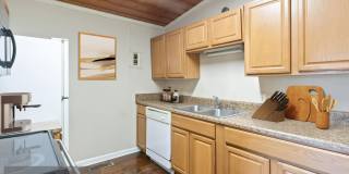111 N Hollywood Dr. Gallery 16