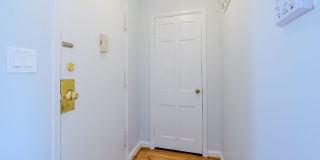Sunny & Renovated 2BR 1BA in NW DC McLean Gardens Oasis! Gallery 26