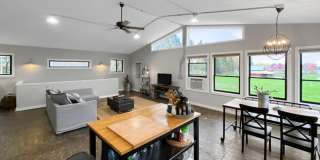 Portland Loft: Fully Furnished Loft Living with views of the golf course $300 Utility Fee Gallery 4