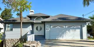 $4,390 / 3 BR + OFFICE - LUXURY HILLTOP HOME WITH PANORAMIC BAY & CITY‑LIGHT VIEWS $4,390 / 3 BR + OFFICE - LUXURY HILLTOP HOME WITH PANORAMIC BAY & CITY‑LIGHT VIEWS Gallery 1