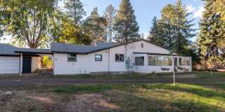 Quaint Farmhouse near Silverlake! Gallery 1