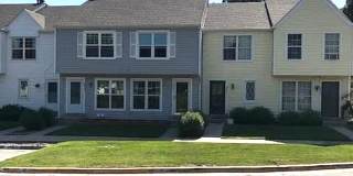 Updated 2 bed/2.5 bath townhome in Bear Creek Gallery 1