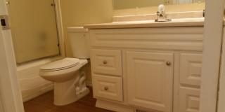 Beautiful 3 Bedroom, 2 bathroom House in Great Quiet Neighborhood. Gallery 25