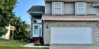 Beautiful 4 Bedroom Townhome! Available June! Gallery 1