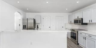 Stunning 5 Bedroom 2.5 Bath w/Den Gallery 7