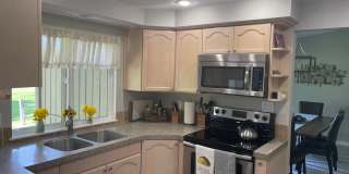 Beautiful fully furnished townhouse on the Eagle Hills golf course!!! Gallery 1