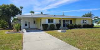 Annual Unfurnished 2 Bed / 2 Bath Home with Large Fenced Backyard in Central Venice! Gallery 1