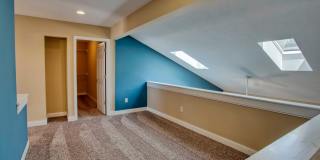 Beautiful Prairie Fields Townhouse — 3 Bed / 2.5 Bath + Loft Gallery 12