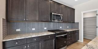Spacious 5BR House in Monument Gallery 13